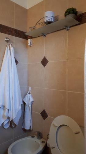 Vonios kambarys apgyvendinimo įstaigoje Comoda casa con inmejorable ubicación y servicios