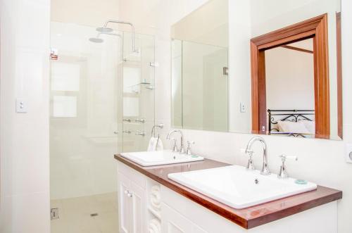 Streaky Bay Hotel Motel tesisinde bir banyo