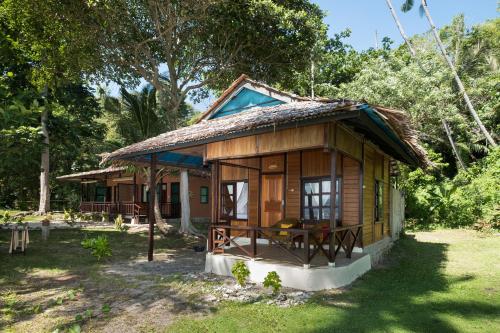 Κήπος έξω από το Murex Bangka Dive Resort
