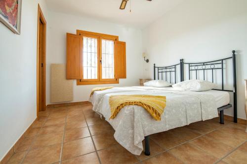 Un pat sau paturi într-o cameră la Casa Grande / Rosas Cantares