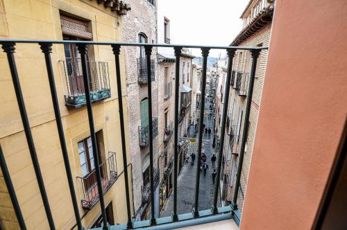 Ban công/sân hiên tại Apartamentos Turísticos Toledo