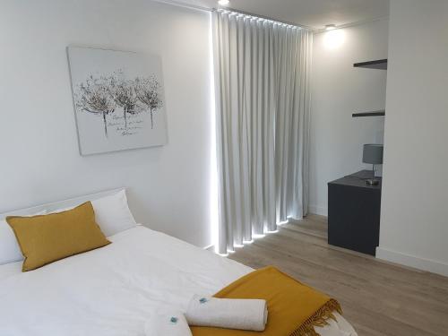 Postel nebo postele na pokoji v ubytování 1 on albert Studio Apartments