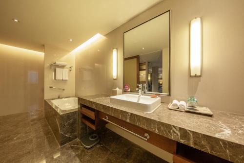 Ένα μπάνιο στο Crowne Plaza Guangzhou City Centre, an IHG Hotel