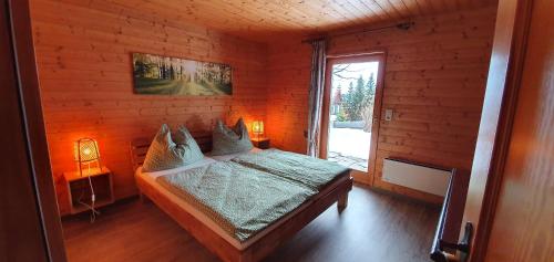 Кровать или кровати в номере Bergzeit Klippitz