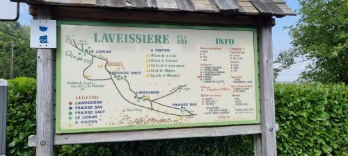 a sign for a hiking trail in a park at Au coeur du Volcantal in Laveissière