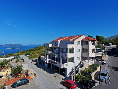 Apartments Villa Dadić