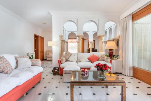 Posezení v ubytování Villa Sa Punta des Far
