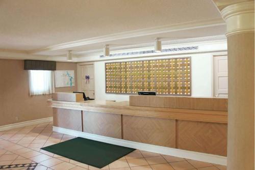 a waiting area of a hospital with a waiting room at Baymont by Wyndham Houston La Porte in La Porte