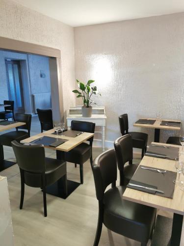 a dining room with tables and chairs at Le P'tit Bouchon in Rambervillers