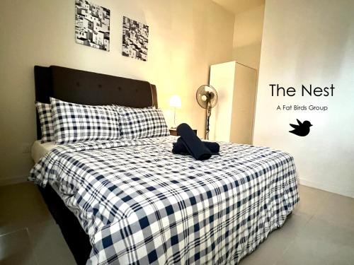 Una cama o camas en una habitación de Cozy Tamarind Suites