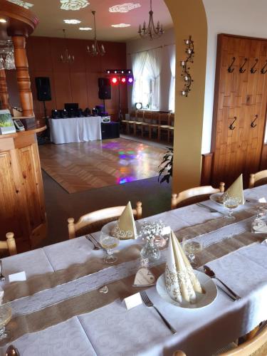 a dining room with a table and a dance floor at Penzion Vyhlídka Janovičky in Broumov