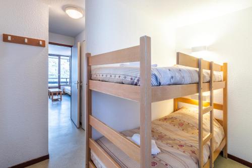 Двухъярусная кровать или двухъярусные кровати в номере Vacancéole - Résidence Grand Morillon