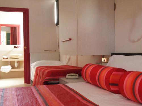 Koupelna v ubytování Piccolo Hotel