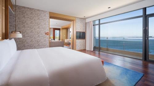 Ένα ή περισσότερα κρεβάτια σε δωμάτιο στο Hotel Indigo Dali Erhai by IHG