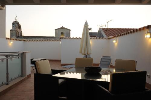 a dining room with a table and chairs at Italiana Resort in Floridia