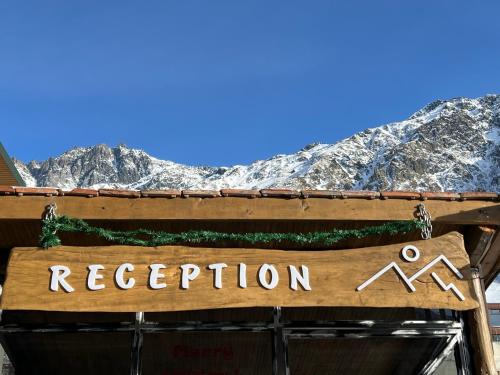 Ein allgemeiner Bergblick oder ein Berglick von der Pension aus