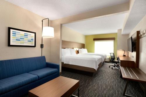 Postel nebo postele na pokoji v ubytování Holiday Inn Express & Suites Pembroke Pines-Sheridan St by IHG