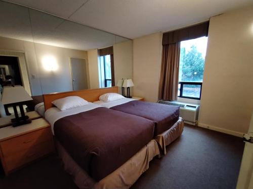 a bedroom with a large bed and a large window at Royal Harbour Resort in Thornbury