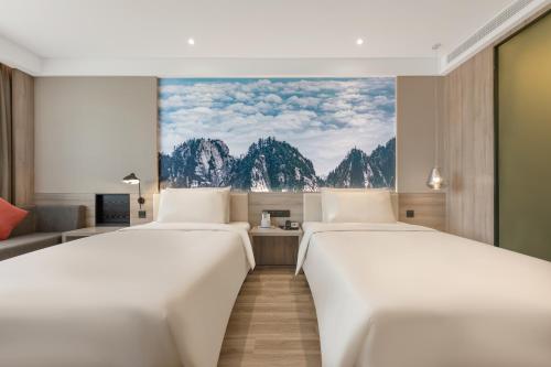 Postel nebo postele na pokoji v ubytování Atour Hotel Baoji Raiway Station Xingzheng Avenue