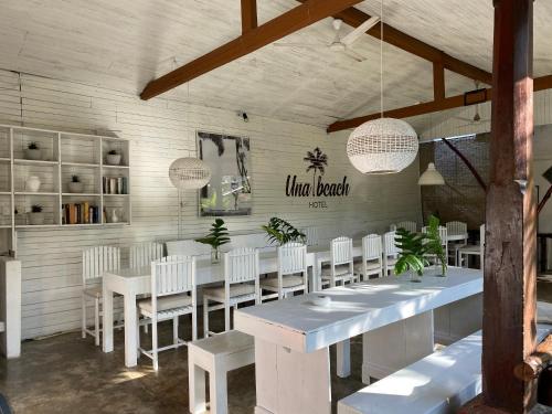 Restaurace v ubytování Una Beach Hotel & OLU Cafe