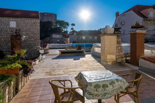 Deluxe Rooms with a terrace view at Old City Gate