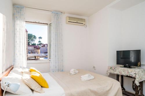 Deluxe Rooms with a terrace view at Old City Gate
