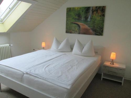 Un pat sau paturi într-o cameră la Hotel Skandinavia