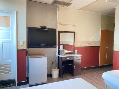 Postel nebo postele na pokoji v ubytování Huang Kai Hotel