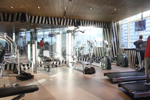 Centrul de fitness și/sau facilități de fitness de la A2J Huge Modern Luxury 2BR Balcony Suite Near Ever Gotesco