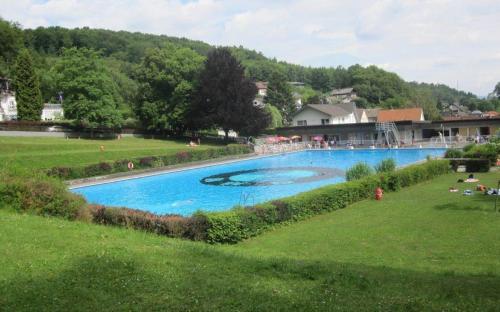 The swimming pool at or close to Maisonettchen