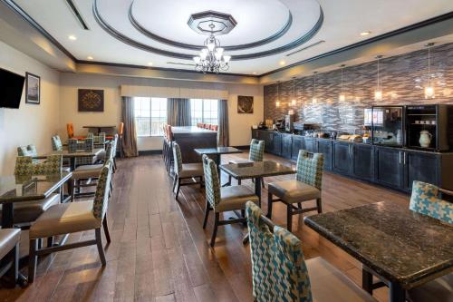 Restaurant o iba pang lugar na makakainan sa La Quinta by Wyndham Fort Worth - Lake Worth