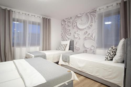a bedroom with two beds and a window at Apartament w Górach in Nowy Targ