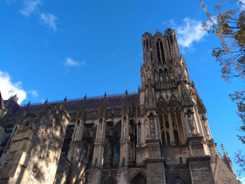 Reims Hyper-Centre Charmant Appartement à 2 pas de la Cathédrale
