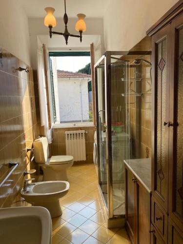Phòng tắm tại Isola d'Elba casa vacanze - Villa Portello - magnetite - la casina