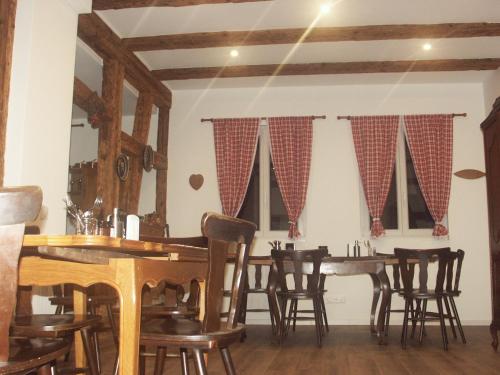 Reštaurácia alebo iné gastronomické zariadenie v ubytovaní Au repos des vignes, chambres d'hôtes
