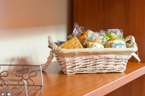 a basket of food sitting on top of a table at Urban Suite in Cassino