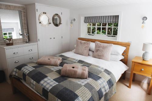 Krevet ili kreveti u jedinici u okviru objekta Central Location - Riverside - Cosey Cottage - Close to Beaches