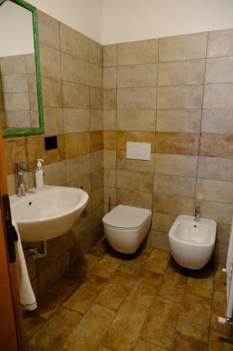a bathroom with a sink and a toilet at BB IL CIPPO in Verona