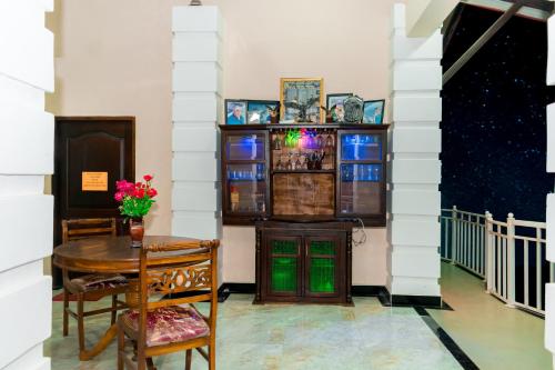 Μια τηλεόραση ή/και κέντρο ψυχαγωγίας στο House of Richness