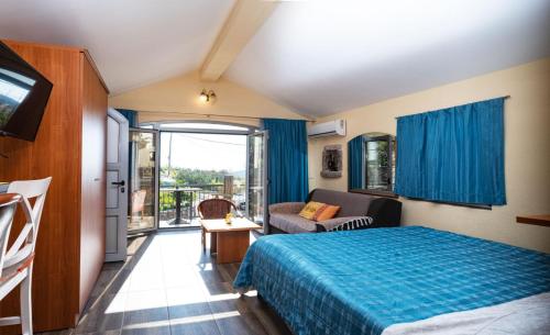 a hotel room with a bed and a couch at Apartmani Kamena Ruža in Budva