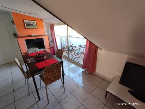 Μια τηλεόραση ή/και κέντρο ψυχαγωγίας στο La casa di Rick