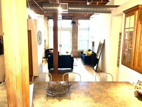 Charming 2 BDRM Historic Loft with Fireplace, Pking, Balcony