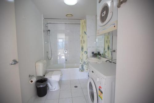 Vonios kambarys apgyvendinimo įstaigoje Stylish 2 Bedroom APT With CBD View Southbank