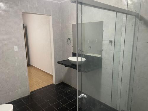 Koupelna v ubytování Linda casa com jacuzzi no coração de ponta negra
