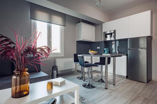 Una cocina o cocineta en DIFFERENT APARTMENTS