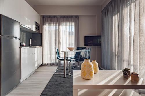 Una cocina o cocineta en DIFFERENT APARTMENTS