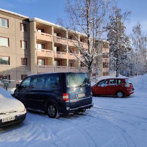 a black van parked in a parking lot in the snow at Nilsiä city, Tahko, 80 m2, Incude x2 Ski Pass in Tahkovuori