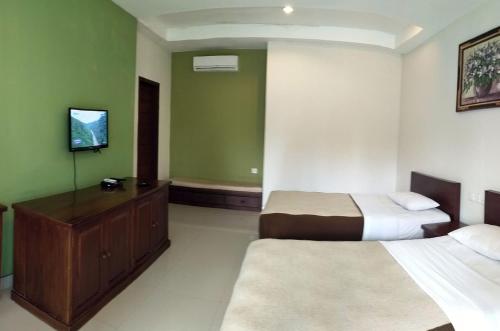 Postel nebo postele na pokoji v ubytování mascot hotel senggigi