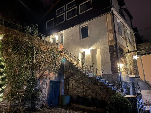 a building with stairs leading up to it at night at Turteltäubchen am Taubenhaus Residenz Moselliebe in Traben-Trarbach