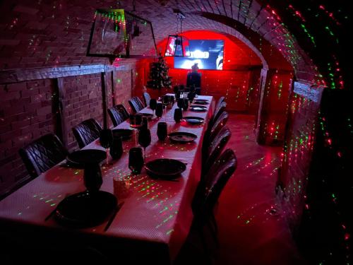 a long table in a room with red lights at Sieburczynianka in Wizna